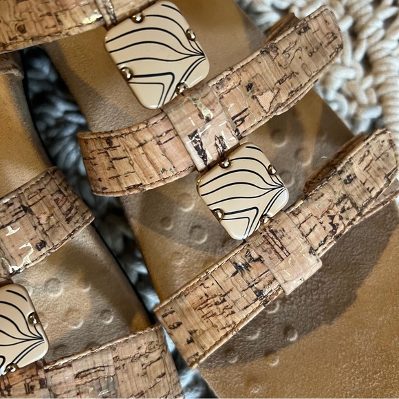 Vionic Amber Adjustable Sandal with Arch Support in Gold Cork - Picture 4 of 10